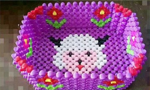 11月15日，珠繡手工加工回收項(xiàng)目，靈活就業(yè)創(chuàng)業(yè)，在家做的手工，選擇手工之家的人都在努力，圖為勵(lì)志珠珠繡串珠手工產(chǎn)品剪影