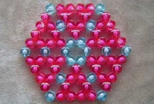 1月29日，純手工加工項目，在家做串珠手工掙錢，創(chuàng)新是手工之家企業(yè)發(fā)展的重要動力，圖為勵志珠珠繡串珠手工產(chǎn)品剪影