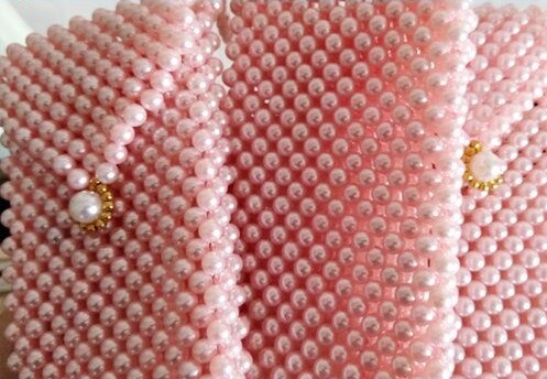 2月6日，帶回家做的手工項(xiàng)目，在家兼職手工，手工之家的合作方式好，加工銷售能一起做，圖為勵(lì)志珠珠繡串珠手工產(chǎn)品剪影