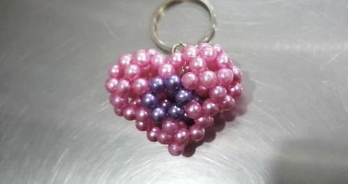 2月12日，在家兼職手工，帶回家做的手工項(xiàng)目，十多年的老手工平臺(tái)，手工之家有夢(mèng)、有愛、有笑，圖為勵(lì)志珠珠繡串珠手工產(chǎn)品剪影