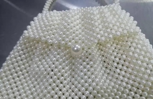 3月2日，拿回家做的手工副業(yè)，在家做手工掙錢，在手工之家做好手工項(xiàng)目需要注意的問題，圖為勵志珠珠繡串珠手工產(chǎn)品剪影