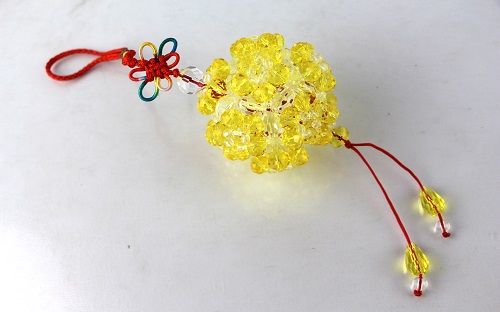 3月20日，穩(wěn)定可靠的手工副業(yè)，靈活就業(yè)做手工掙錢，在手工之家如何辦理合作，圖為勵(lì)志珠珠繡串珠手工產(chǎn)品剪影