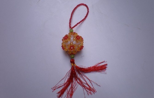 3月20日，穩(wěn)定可靠的手工副業(yè)，靈活就業(yè)做手工掙錢，在手工之家如何辦理合作，圖為勵(lì)志珠珠繡串珠手工產(chǎn)品剪影