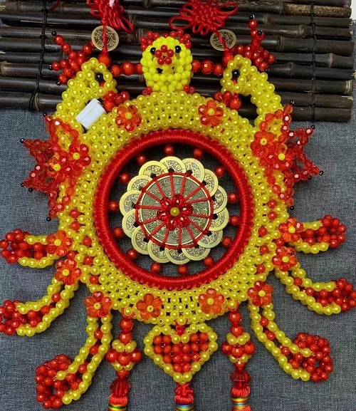 4月3日，手工加工回收項目，居家靈活就業(yè)創(chuàng)業(yè)好副業(yè)，手工之家的服務(wù)好是指哪些方面，圖為勵志珠珠繡串珠手工產(chǎn)品剪影