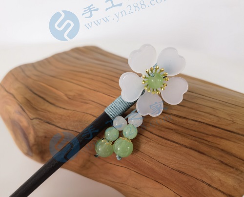 4月18日，想接正規(guī)廠家的手工項目，在家通過手工靈活就業(yè)，在手工之家如何咨詢、如何申請合作，圖為勵志珠珠繡串珠手工產(chǎn)品剪影