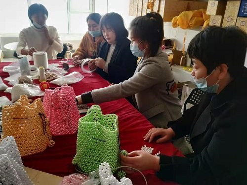 越了解、心越齊------記手工之家參加邯鄲市婦女手工業(yè)協(xié)會走近企業(yè)相關(guān)活動