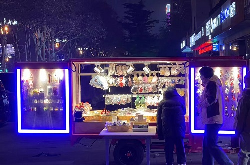 多一份好的收入，移動潮品店兼容并包，讓加工人員也可以這樣掙錢