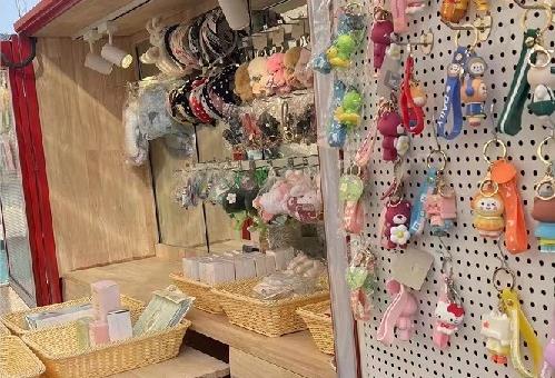 多一份好的收入，移動潮品店兼容并包，讓加工人員也可以這樣掙錢