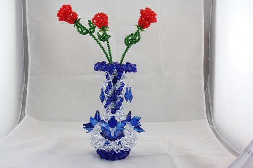 4月27日，在家里做什么可以掙錢又不用多投資，純手工項(xiàng)目受歡迎，手工之家的珠繡串珠項(xiàng)目好做在哪里，圖為勵(lì)志珠珠繡串珠手工產(chǎn)品剪影