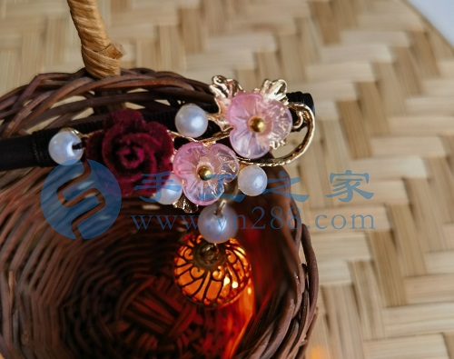 5月22日，家里干的手工活兼職，純手工加工項(xiàng)目，手工之家外發(fā)加工、成品銷售等都對(duì)外合作，圖為勵(lì)志珠珠繡串珠手工繡珠剪影
