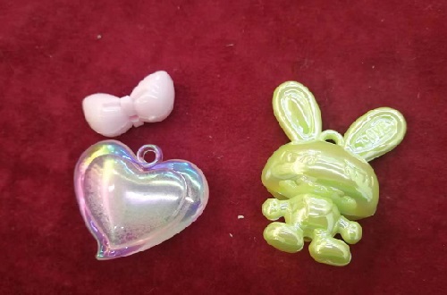6月2日，在家里就能賺錢的工作，正規(guī)手工項目，靈活就業(yè)好選擇，手工之家手工事業(yè)發(fā)展離不開銷售體系，圖為勵志珠珠繡串珠手工材料剪影