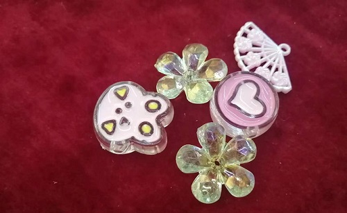 6月2日，在家里就能賺錢的工作，正規(guī)手工項目，靈活就業(yè)好選擇，手工之家手工事業(yè)發(fā)展離不開銷售體系，圖為勵志珠珠繡串珠手工材料剪影