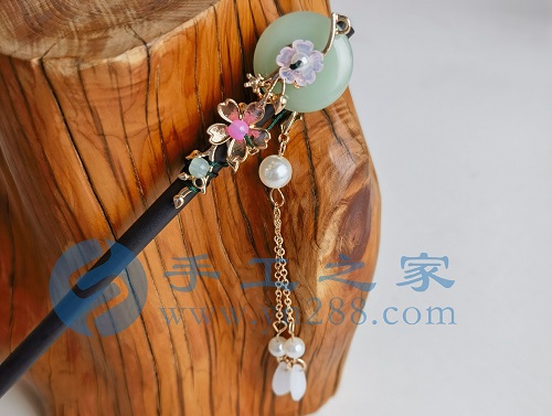 6月4日，手工活接單正規(guī)平臺，拿回家做的手工項目，可以開飾品加工廠，手工之家讓大家居家手工掙錢有底氣，圖為勵志珠珠繡串珠手工產(chǎn)品剪影