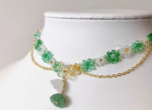 6月15日，手工活外發(fā)加工可靠嗎，靈活就業(yè)創(chuàng)業(yè)，飾品加工廠，在手工之家，為什么非常重視創(chuàng)新，圖為勵志珠珠繡串珠手工產(chǎn)品剪影