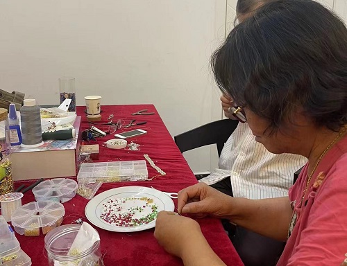 山東69歲崔大媽來(lái)手工之家考察學(xué)習(xí)合作，為什么做的比很多人都要強(qiáng)