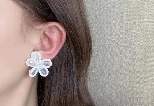 7月23日，手工活兼職招聘信息，開飾品加工廠，在家做手工副業(yè)靈活就業(yè)，在手工之家，這一方面沒有竅門，好好干才有好收獲，圖為串珠米珠繡手工產(chǎn)品剪影