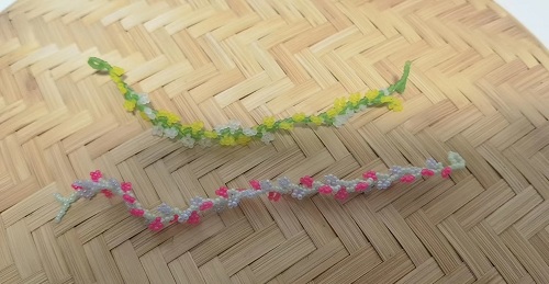 2月18日，外發(fā)手工活正規(guī)平臺(tái)，手工靈活就業(yè)創(chuàng)業(yè)，開飾品加工廠，選擇手工之家，這里有發(fā)展前景，圖為串珠米珠繡手工產(chǎn)品剪影
