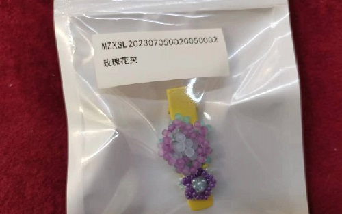 3月15日，手工兼職在家做是真的嗎？開(kāi)飾品加工廠，正規(guī)手工活外發(fā)加工網(wǎng)副業(yè)，做好這兩點(diǎn)，在手工之家能有更好的收入，圖為串珠米珠繡手工產(chǎn)品剪影