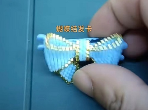 4月17日，手工活外發(fā)加工正規(guī)廠家，純手工加工串珠，開飾品加工廠，與手工之家合作，就是放心，圖為飾品類串珠純手工產(chǎn)品剪影