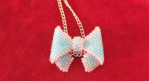 5月30日，手工活兼職可帶回家，開手工飾品加工廠，手工活接單平臺，在手工之家，合作不同收入不同，圖為串珠米珠繡純手工產(chǎn)品剪影