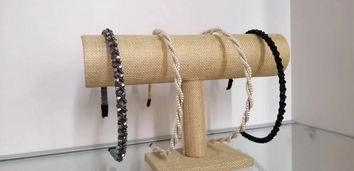 7月9日，手工活拿回家做在哪里找，外發(fā)加工接單平臺(tái)，在家做手工，開手工加工廠，在手工之家，創(chuàng)新不僅全面而且始終堅(jiān)持，圖為串珠米珠繡純手工產(chǎn)品剪影