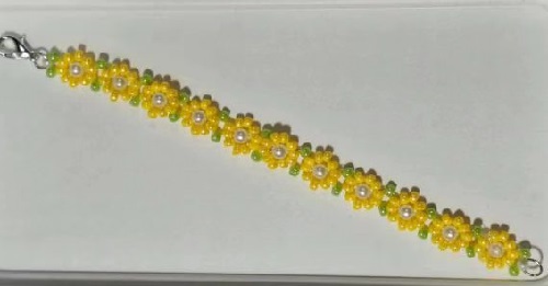 7月13日，靠譜手工兼職平臺(tái)，在家兼職正規(guī)的日結(jié)手工有沒有，開手工加工廠，與手工之家合作，這幾點(diǎn)做得好，收入自然就好，圖為串珠米珠繡純手工產(chǎn)品剪影
