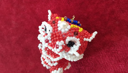 7月25日，在家可以做的工作，拿回家做的手工項(xiàng)目，做手工傳承官，與手工之家合作，因?yàn)榭春眠@里、相信這里，圖為串珠米珠繡純手工產(chǎn)品剪影