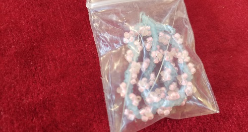 7月27日，可在家做的兼職手工活，在家做串珠手工掙錢，做手工傳承官，在手工之家掙錢，要堅(jiān)持做好這四點(diǎn)，圖為串珠米珠繡純手工產(chǎn)品剪影