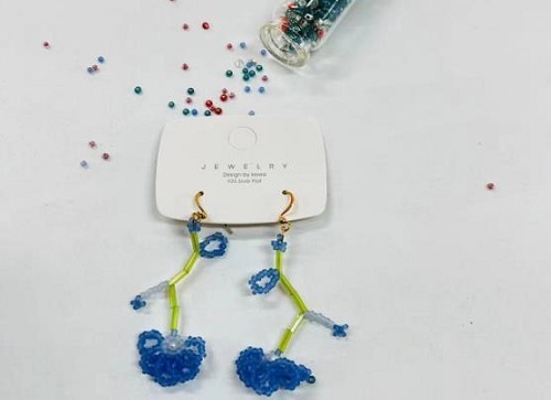 8月29日，手工活兼職招聘信息，在家做串珠手工項(xiàng)目掙錢，做手工傳承官，在手工之家，要多掙錢，每一種合作都需要認(rèn)真對待，圖為串珠米珠繡純手工產(chǎn)品剪影