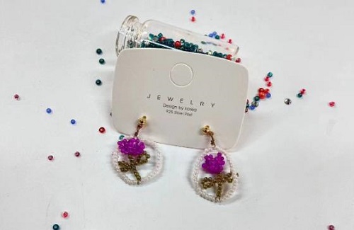 9月2日，在家兼職平臺正規(guī)的日結(jié)，做手工傳承官，靈活就業(yè)創(chuàng)業(yè)，在手工之家，長期合作、多掙錢就要這樣做，圖為串珠米珠繡純手工產(chǎn)品剪影