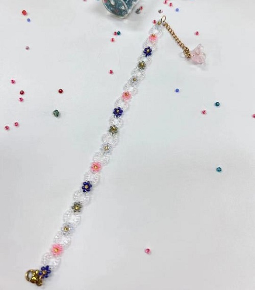 9月5日，手工活從哪里找廠家，想接正規(guī)廠家的手工項(xiàng)目，做手工傳承官，與手工之家合作，找到這里的方式有很多種，圖為串珠米珠繡純手工產(chǎn)品剪影