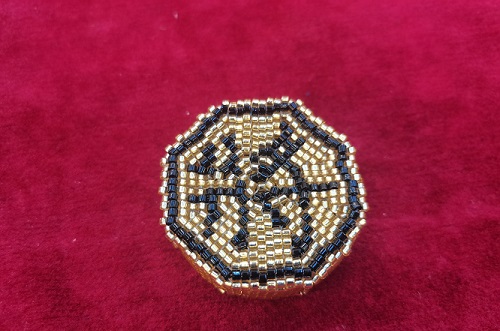 9月19日，能在家做的手工項(xiàng)目，做手工傳承官，輕創(chuàng)業(yè)做手工掙錢，在手工之家，找到適合自己的合作，收入更好，圖為串珠米珠繡純手工產(chǎn)品剪影