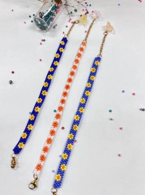 10月6日，手工兼職創(chuàng)業(yè)在家做是真的，微創(chuàng)業(yè)做手工傳承官，在家做的好手工，信任來自了解，手工之家與大家一起努力發(fā)展，圖為串珠米珠繡純手工產(chǎn)品剪影