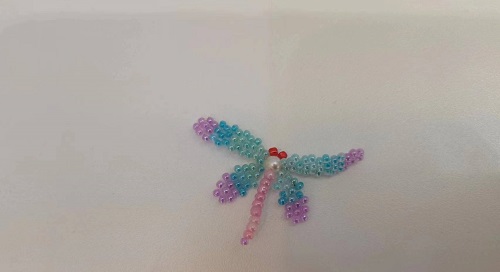 10月17日，可在家做的兼職手工活, 想接正規(guī)廠家的手工創(chuàng)業(yè)項目，輕資產(chǎn)創(chuàng)業(yè)做手工傳承官，與手工之家合作，這里的產(chǎn)品是事業(yè)的根本，圖為串珠米珠繡純手工產(chǎn)品剪影