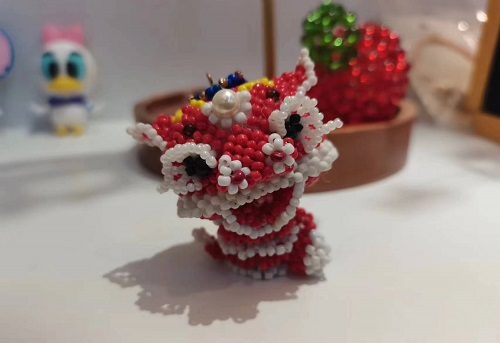 10月19日，在家就能賺錢的工作，小成本創(chuàng)業(yè)做手工傳承官，正規(guī)手工活外發(fā)加工網(wǎng)副業(yè)創(chuàng)業(yè)，了解清楚，大家與手工之家有更好的合作，圖為串珠米珠繡純手工產(chǎn)品剪影