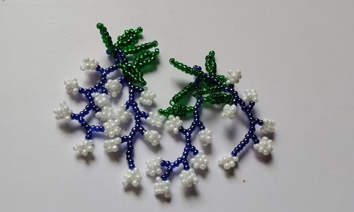 11月12日，手工活接單正規(guī)平臺，可靠的串珠、鉤織等純手工創(chuàng)業(yè)項目，小成本創(chuàng)業(yè)開手工加工廠、做手工傳承官，手工之家的純手工事業(yè)齊步向前，圖為串珠米珠繡純手工產(chǎn)品剪影