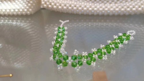 1月3日，兼職手工活可以帶回家做，小成本創(chuàng)業(yè)做手工傳承官，居家手工創(chuàng)業(yè)，手工之家的純手工給大家更多掙錢的渠道和方法，圖為串珠米珠繡純手工產(chǎn)品剪影