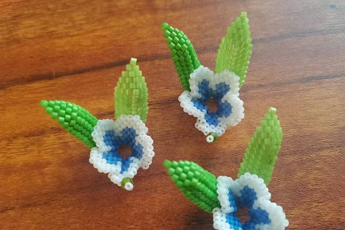 1月6日，手工活兼職可帶回家，手工活接單平臺，微創(chuàng)業(yè)做手工傳承官，在手工之家，有目標收入更好，圖為串珠米珠繡純手工產(chǎn)品剪影