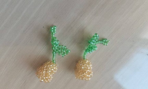 1月12日，手工兼職在家做，拿回家做的手工副業(yè)創(chuàng)業(yè)，微創(chuàng)業(yè)做手工傳承官，選擇手工之家，因?yàn)檫@里創(chuàng)新、誠信，圖為串珠米珠繡手工產(chǎn)品剪影
