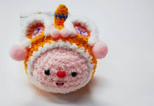 1月18日，在家就能賺錢的工作，兼職手工在家可做，輕資產(chǎn)創(chuàng)業(yè)做手工傳承官，在手工之家，清楚了解讓大家信任和努力，圖為鉤織純手工產(chǎn)品剪影