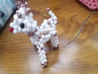 10月14日，純手工活外發(fā)加工項(xiàng)目，附近手工活拿回家做，手工之家和珠繡串珠手工優(yōu)勢(shì)明顯，圖為勵(lì)志珠珠繡串珠手工產(chǎn)品剪影
