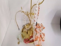 10月16日，農(nóng)村手工活加工項(xiàng)目，可靠的手工活外發(fā)，與手工之家合作，放心居家掙錢，圖為勵(lì)志珠珠繡串珠手工產(chǎn)品剪影