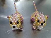 2月9日，想接正規(guī)廠家的手工項(xiàng)目，可靠的串珠手工，手工之家的純手工是家庭手工項(xiàng)目，圖為勵(lì)志珠珠繡串珠手工產(chǎn)品剪影