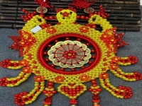 4月3日，手工加工回收項目，居家靈活就業(yè)創(chuàng)業(yè)好副業(yè)，手工之家的服務好是指哪些方面，圖為勵志珠珠繡串珠手工產品剪影