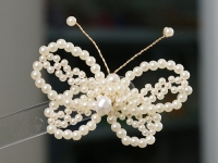 12月6日，在家兼職手工活，靈活就業(yè)創(chuàng)業(yè)手工副業(yè)，開飾品加工廠，與手工之家合作，安心在家通過純手工掙錢，圖為串珠米珠繡手工產(chǎn)品剪影