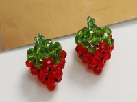 1月1日，新年新開始，手工活外發(fā)一手貨源，在家做手工掙錢，靈活就業(yè)創(chuàng)業(yè)開飾品加工廠，在手工之家，加工和銷售都能掙錢，圖為飾品類串珠純手工產(chǎn)品剪影