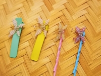 1月27日，附近有沒有兼職手工活，居家靈活就業(yè)的好副業(yè)，開飾品加工廠，手工之家長久穩(wěn)定讓大家放心，圖為串珠純手工產(chǎn)品剪影