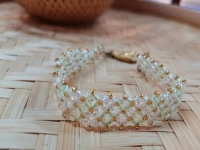 8月1日，手工活兼職招聘信息，正規(guī)可靠的手工項(xiàng)目，做手工傳承官，就業(yè)創(chuàng)業(yè)都可以，越來(lái)越多人選擇與手工之家合作，圖為串珠米珠繡純手工產(chǎn)品剪影