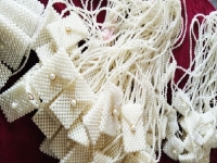 8月14日，在家里就能賺錢的工作，正規(guī)手工靈活就業(yè)，做手工傳承官，良好的服務(wù)讓手工之家和純手工成為大家的選擇，圖為串珠米珠繡純手工產(chǎn)品剪影