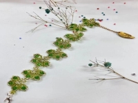 9月7日，手工活拿回家做在哪里找，靈活就業(yè)創(chuàng)業(yè)，做手工傳承官，在手工之家，了解清楚是合作的基礎(chǔ)，圖為串珠米珠繡純手工產(chǎn)品剪影